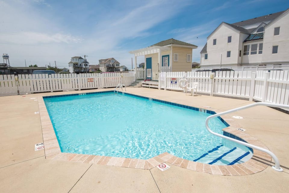 Sands Condo - KDH, Oceanfront, Ocean View, 2 Bedrooms, Community Pool, Flex Stays House in Kill Devil Hills