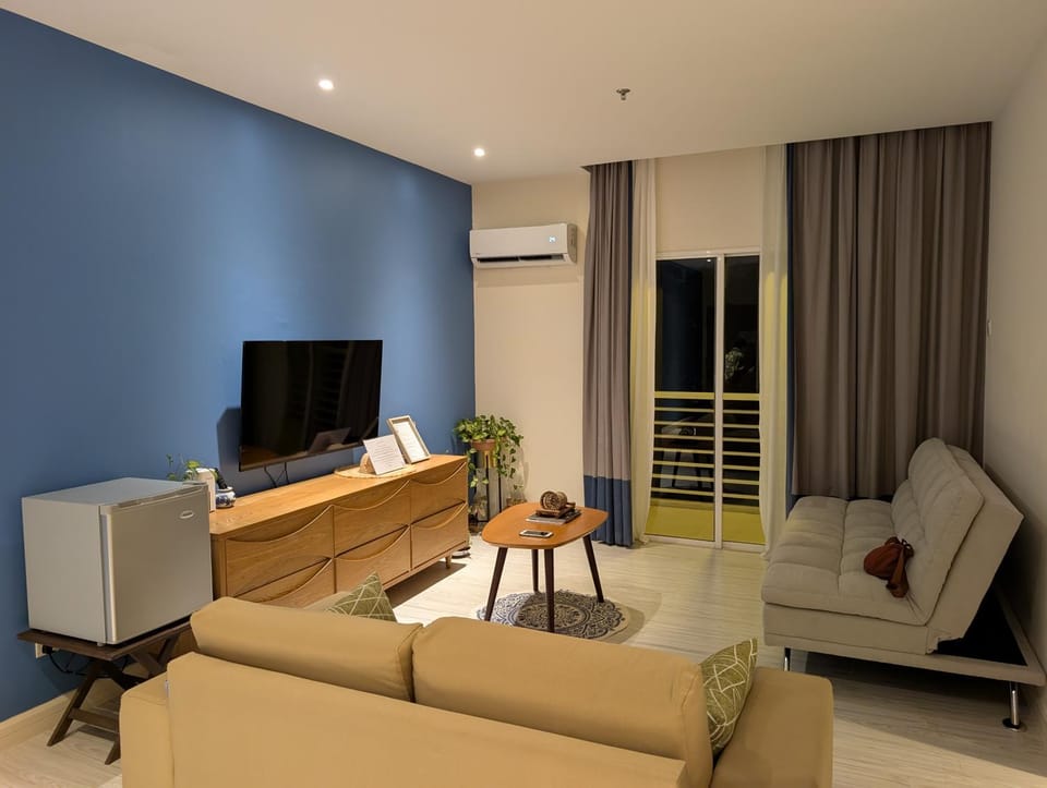 Communal lounge/ TV room, Living room, Seating area