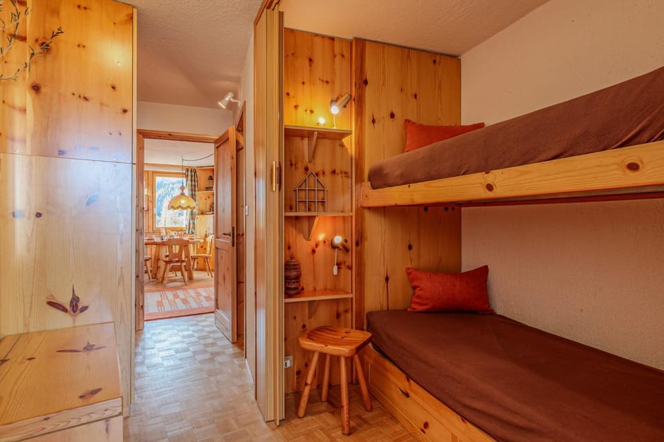 Bed, bunk bed