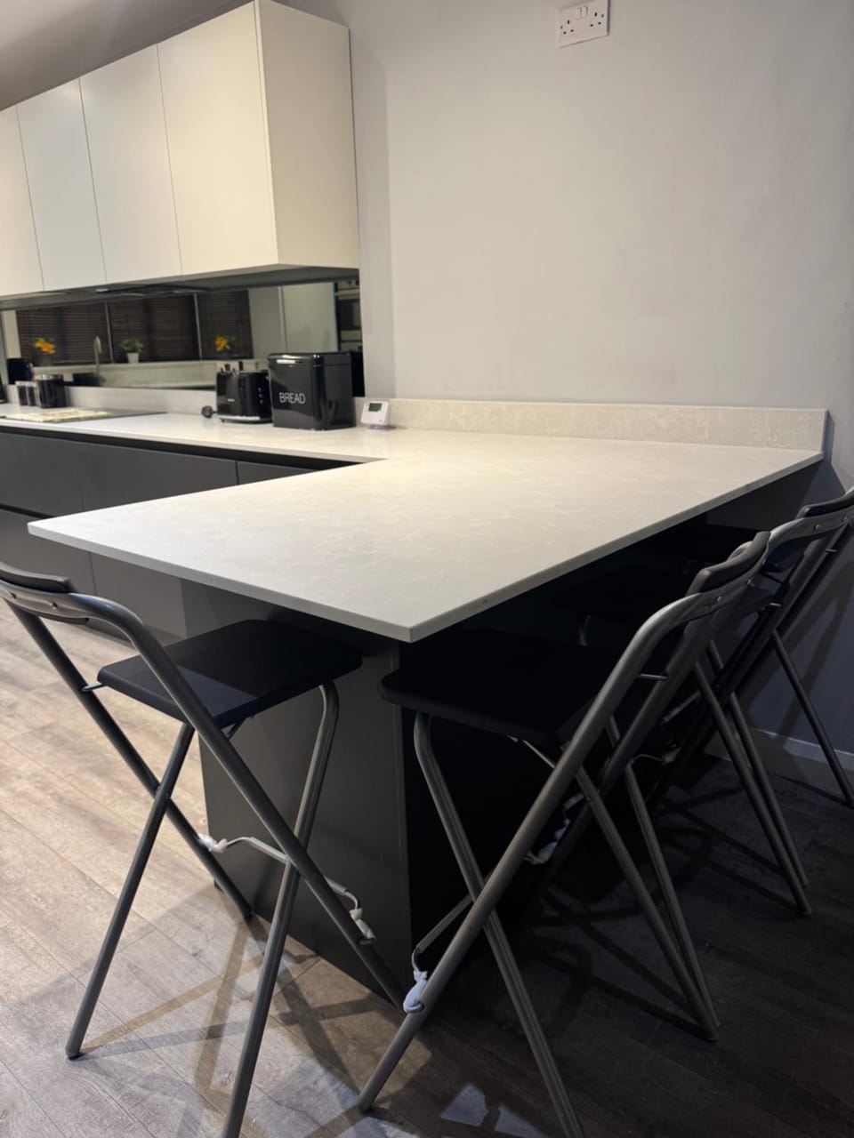 Kitchen or kitchenette, Dining area, stove