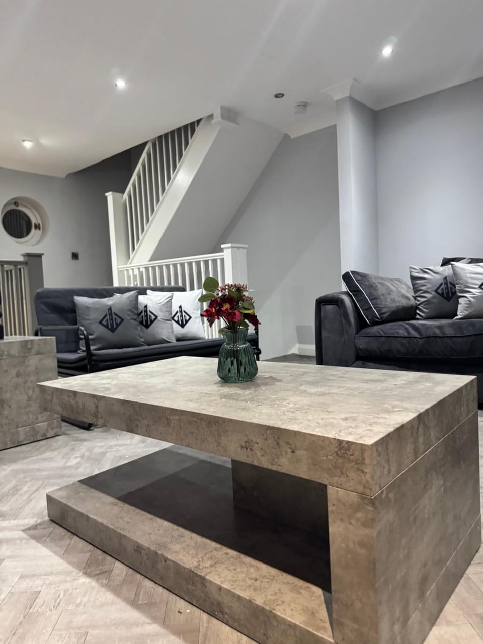 Living room, Seating area