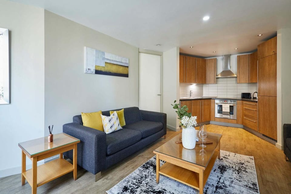 Kitchen or kitchenette, Living room, Seating area, Dining area, stove