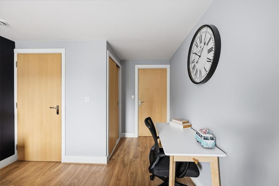 Bedroom, wardrobe