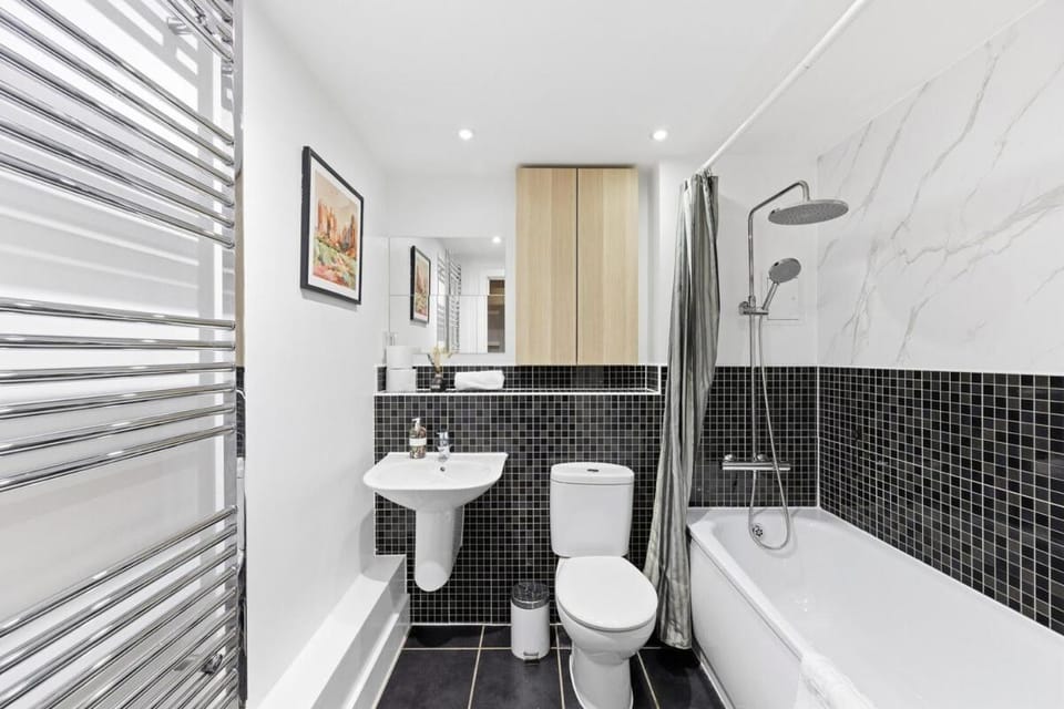 Shower, Toilet, Bathroom, Bath
