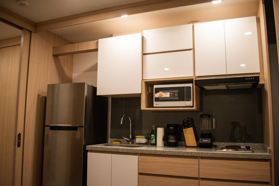 Coffee/tea facilities, Kitchen or kitchenette, oven, stove, toaster