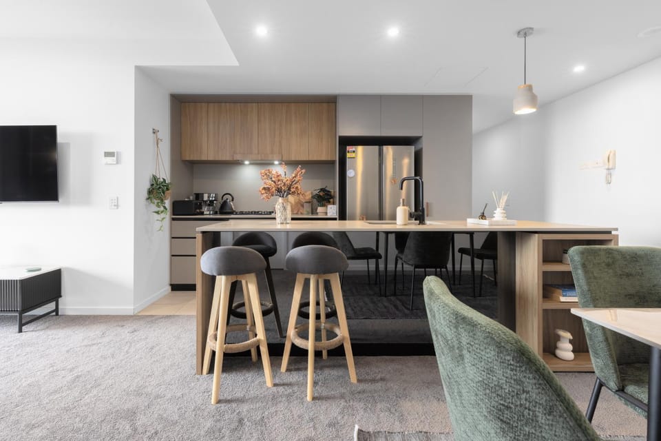 Kitchen or kitchenette, Living room, Seating area, Dining area, oven, stove