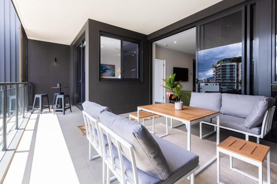 Patio, Day, View (from property/room), Balcony/Terrace, Living room, Seating area, Dining area