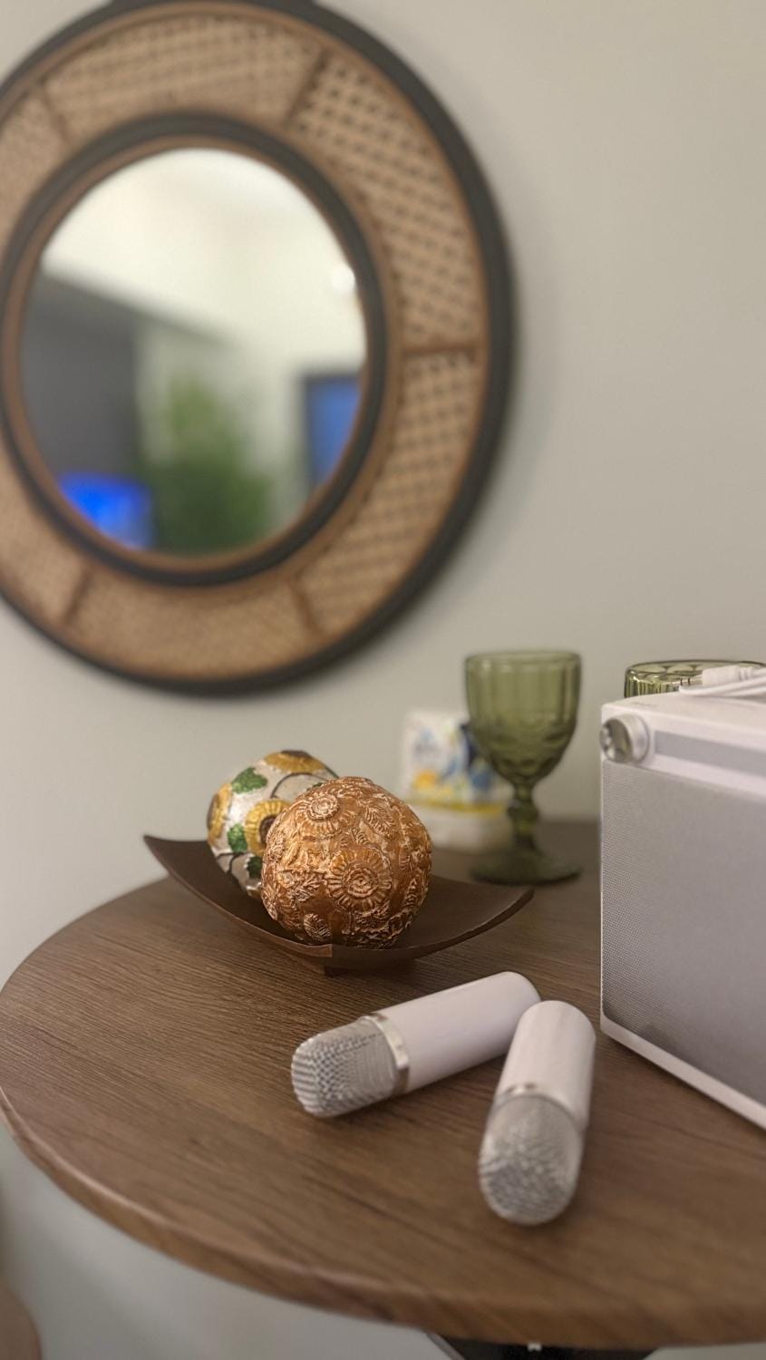 Lounge or bar, minibar