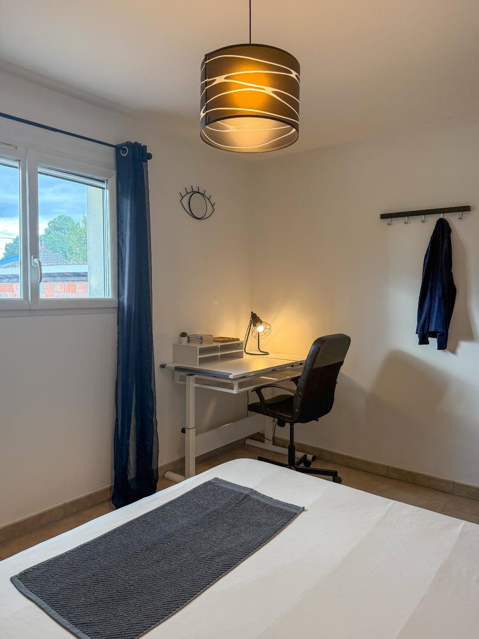 Bed, Photo of the whole room, Bedroom
