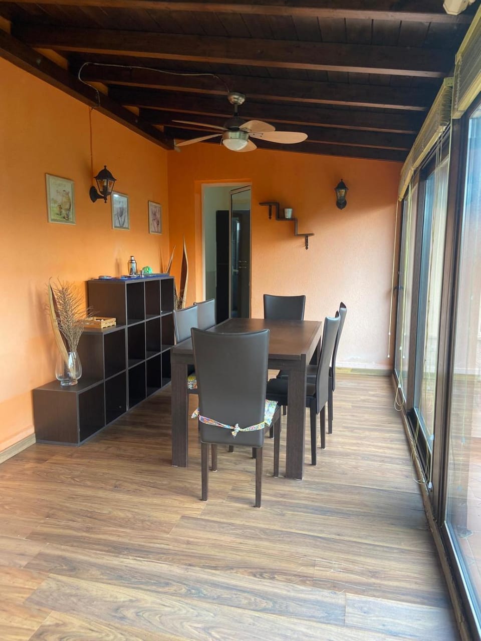Kitchen or kitchenette, Living room, Seating area, Dining area, fireplace