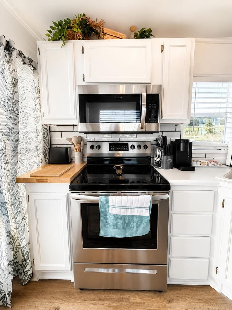 Peaceful Pondside Stay Villa in Ozark Mountains