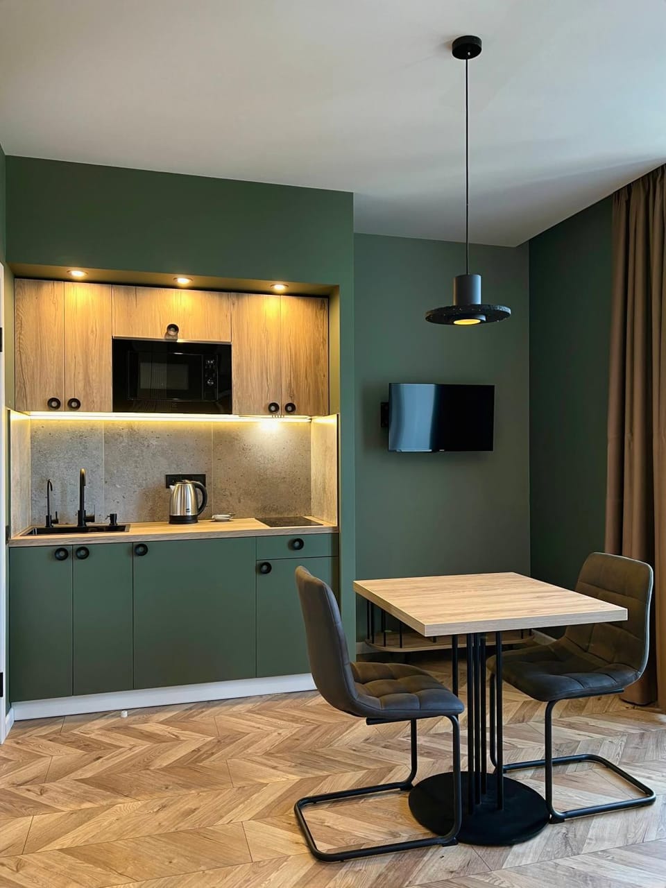 Kitchen or kitchenette, Dining area