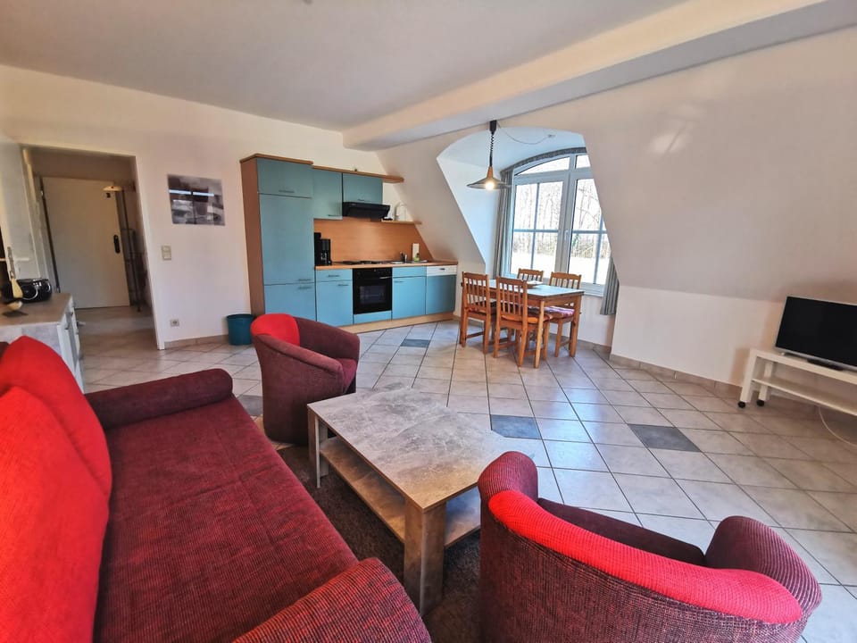 Kitchen or kitchenette, Living room, Seating area, Dining area