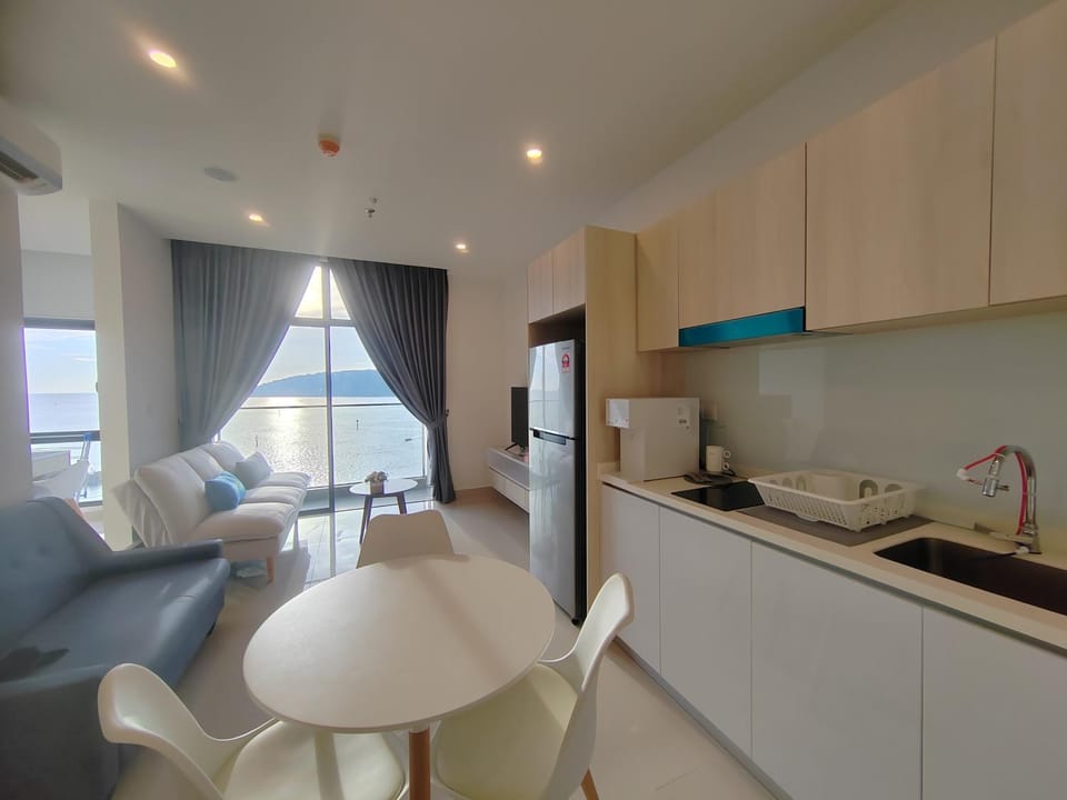 Kitchen or kitchenette, Living room, Seating area, Dining area