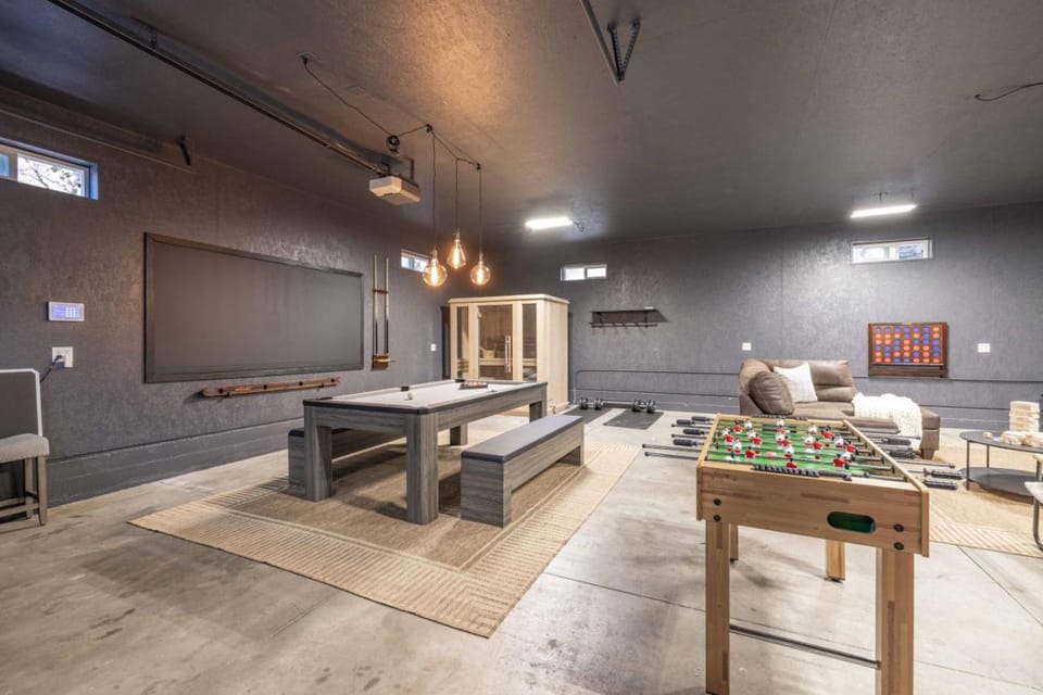NEW Peak Pursuit Spa, Dogs Ok, Sauna, Lrg Game Rm House in Sugarloaf