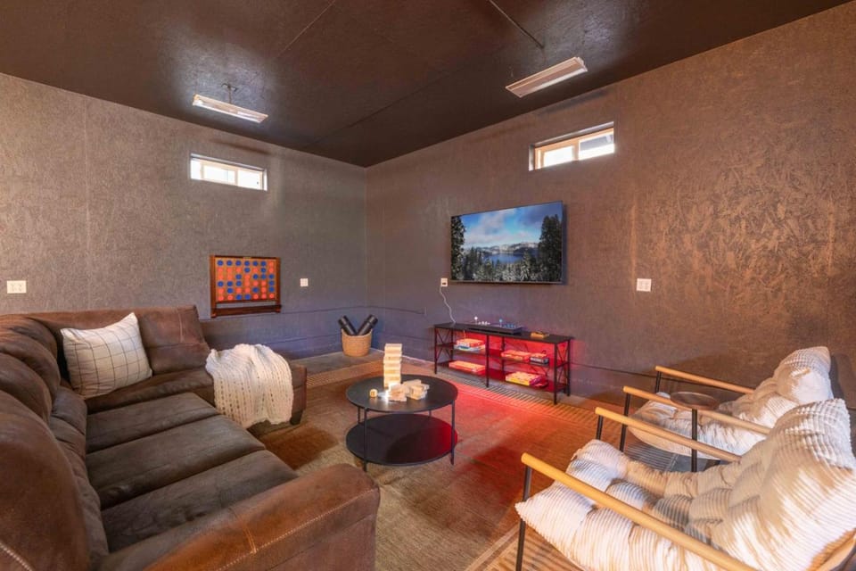 NEW Peak Pursuit Spa, Dogs Ok, Sauna, Lrg Game Rm House in Sugarloaf