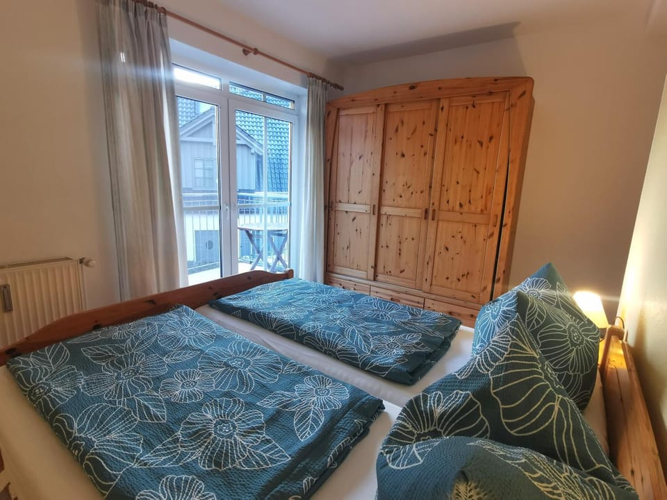 Bed, Balcony/Terrace, Bedroom, wardrobe