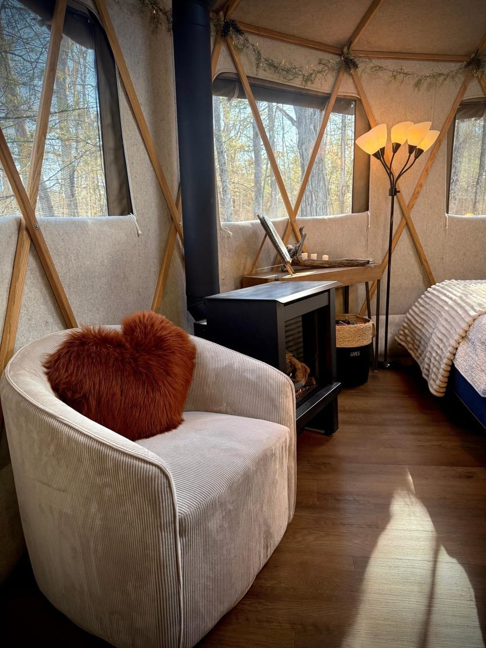 Nature Escape in Luxury Yurt Retreat with Lake & Park Luxury tent in Greater Napanee