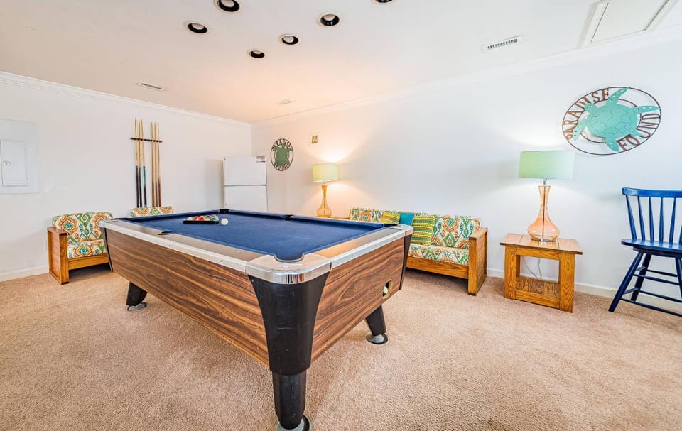 Summer Camp - Corolla, Crown Point, Oceanfront, 70 Ft to Beach, Community Pool, Hot Tub, Pets OK House in Corolla