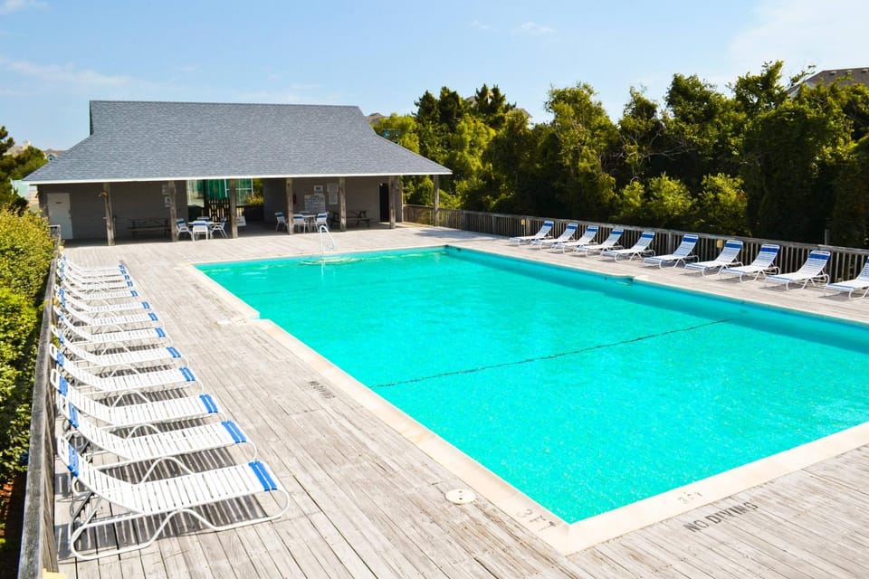 Summer Camp - Corolla, Crown Point, Oceanfront, 70 Ft to Beach, Community Pool, Hot Tub, Pets OK House in Corolla