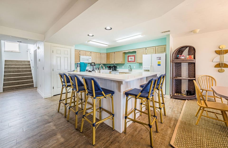 Summer Camp - Corolla, Crown Point, Oceanfront, 70 Ft to Beach, Community Pool, Hot Tub, Pets OK House in Corolla