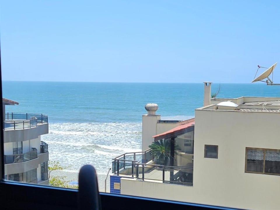 Apartmento a 30 metros do mar de Meia Praia - ITAPEMA 2 Quartos Apartment in Porto Belo