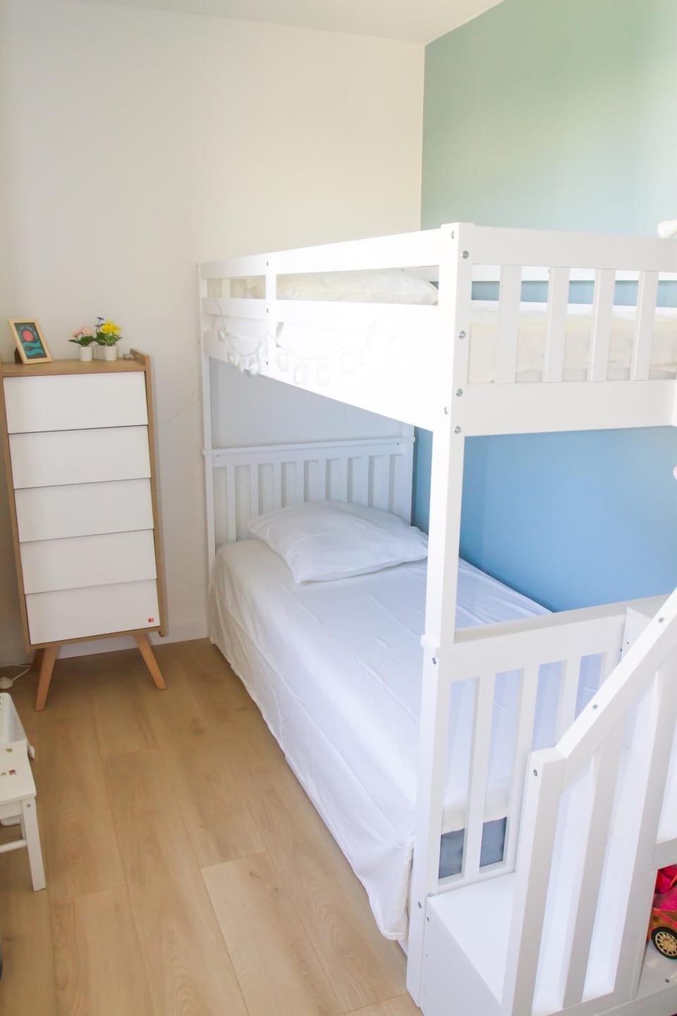 Photo of the whole room, Bedroom, bunk bed