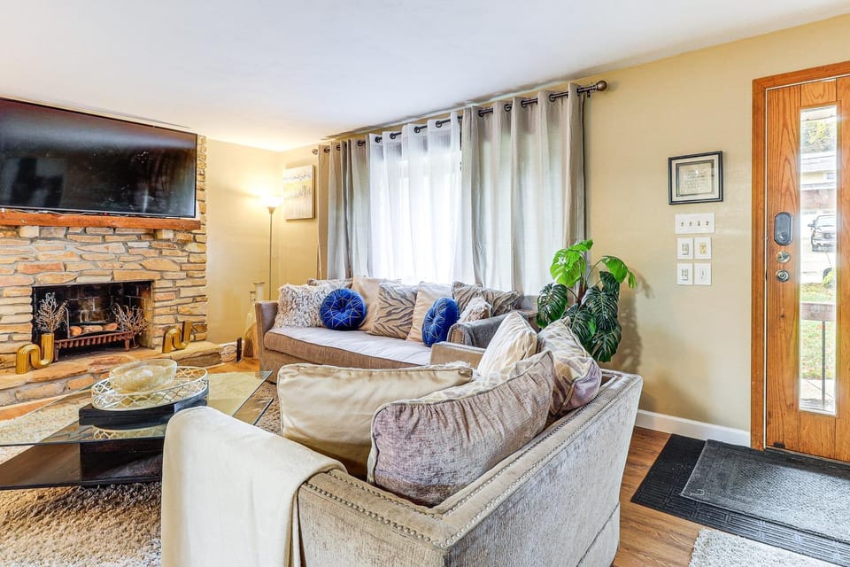 3 Mi to South Park: Quiet Pittsburgh Area Getaway House in Pennsylvania