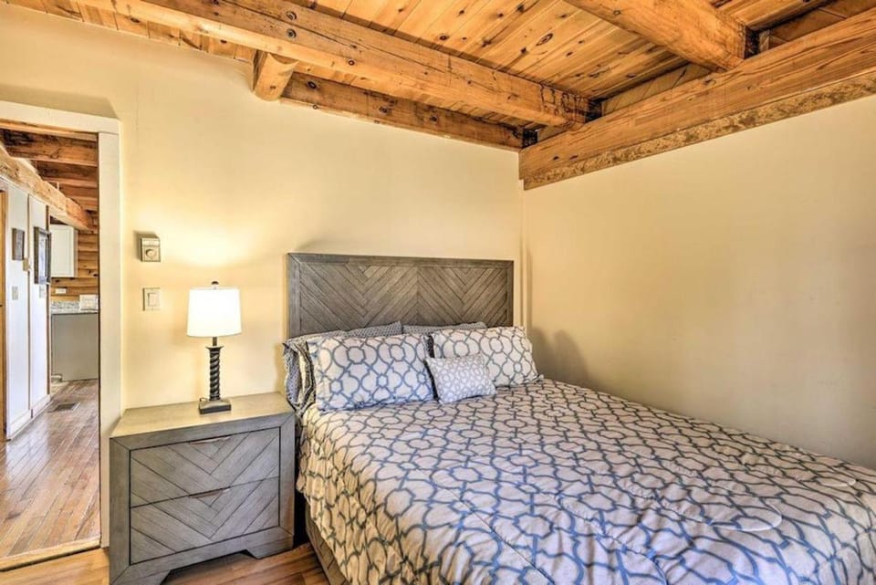 Log Cabin And 4 Bedroom Suites At Equestrian House Cabin in Pennsylvania