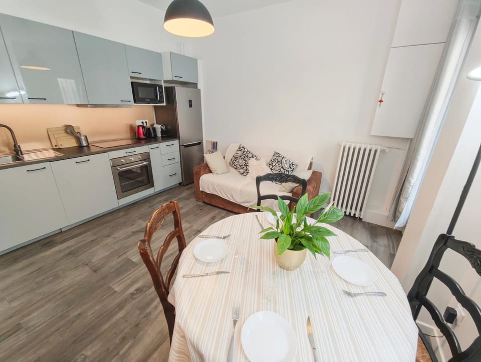 Notre Dame in Latin Quarter Stylish Flat for 6 Apartment in Paris