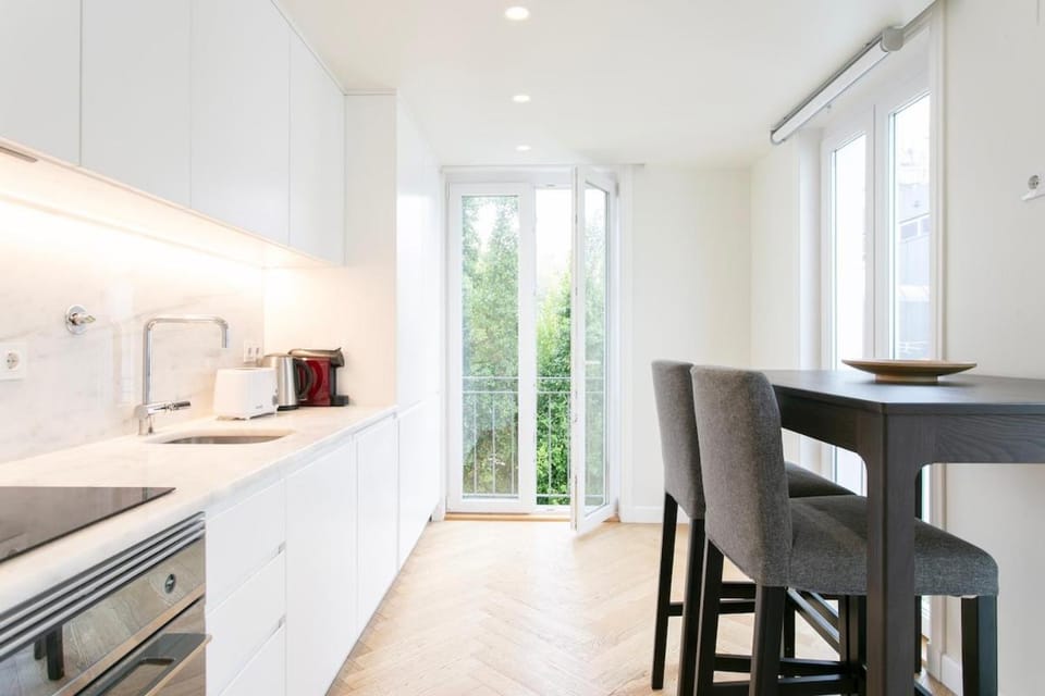 Kitchen or kitchenette, Dining area, oven, stove, toaster