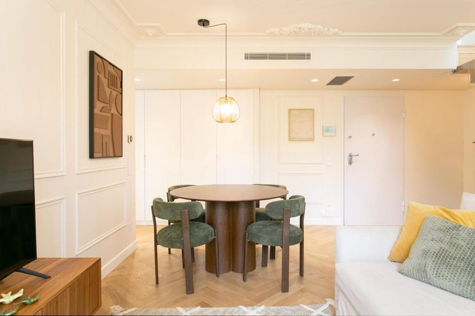 TV and multimedia, Living room, Dining area, wardrobe, air conditioner