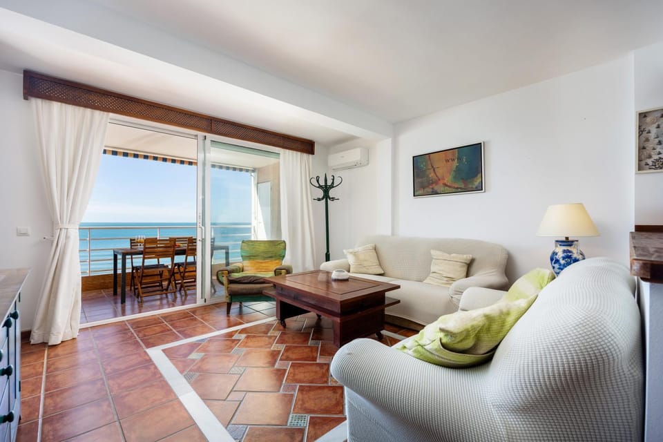 Communal lounge/ TV room, TV and multimedia, Living room, Lounge or bar, air conditioner