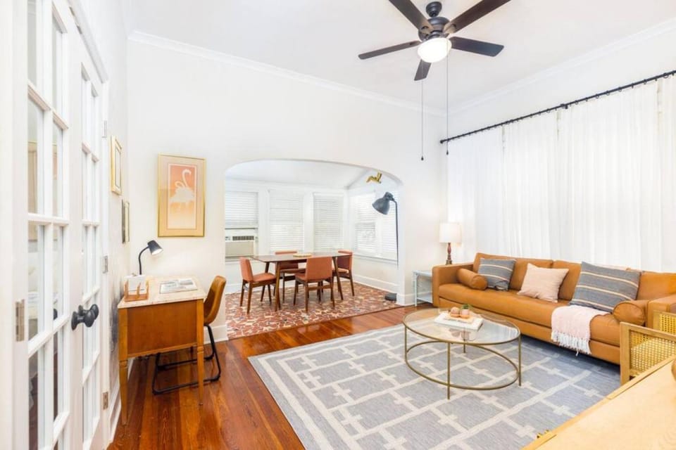 Lovely 2bed with Patio 4blks from Downtown Apartment in St Petersburg