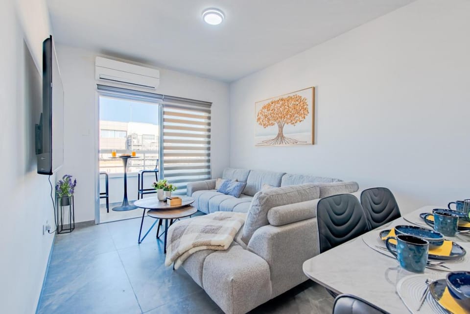 Living room, Seating area, Dining area, Evening entertainment