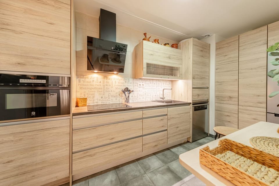 Kitchen or kitchenette, Living room