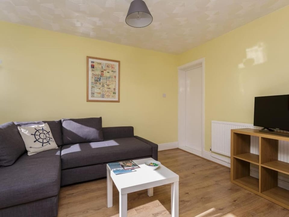 Air Maison - Coastal Charm D - Southsea Retreat Apartment in Portsmouth
