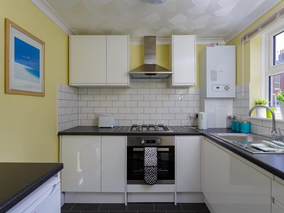 Air Maison - Coastal Charm D - Southsea Retreat Apartment in Portsmouth