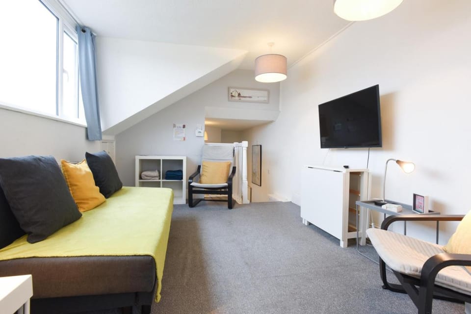 Air Maison - Coastal Charm C - Southsea Retreat Apartment in Portsmouth