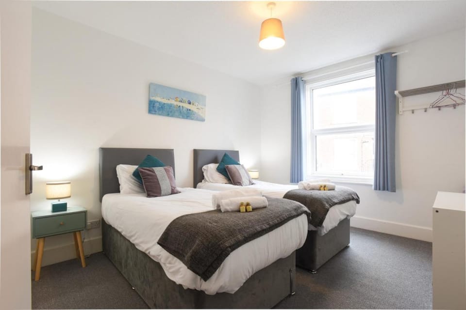 Air Maison - Coastal Charm C - Southsea Retreat Apartment in Portsmouth