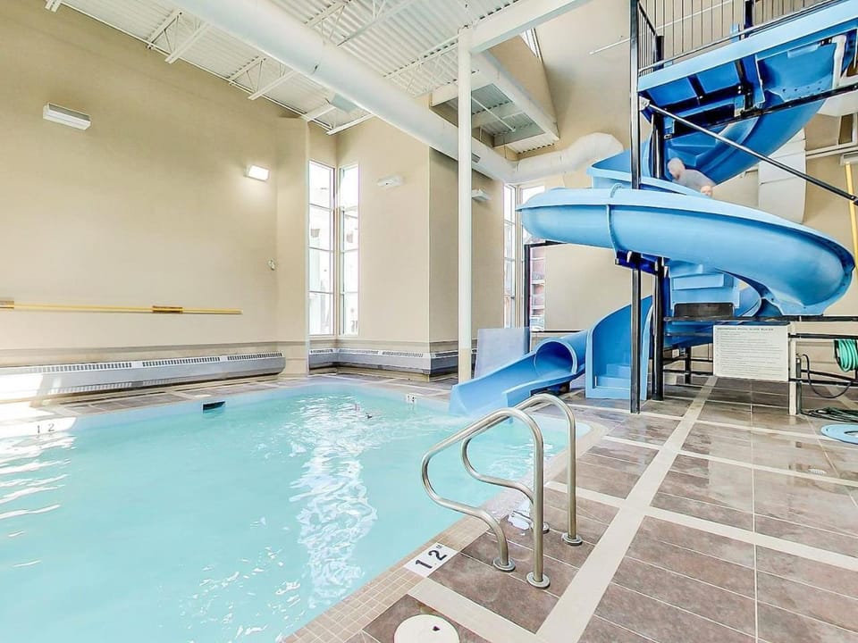 2BR Scenic Rockies Retreat BBQ Hot Tub and Pool Apartment in Canmore