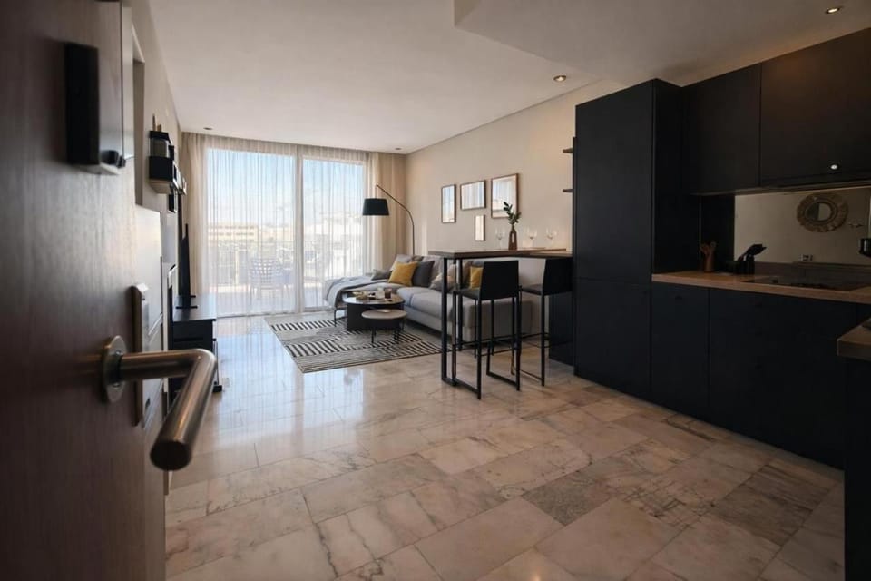 TV and multimedia, Kitchen or kitchenette, Living room, Seating area, Dining area