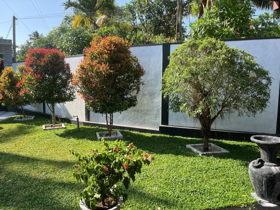 Villa J-95 Bed and Breakfast in Galle
