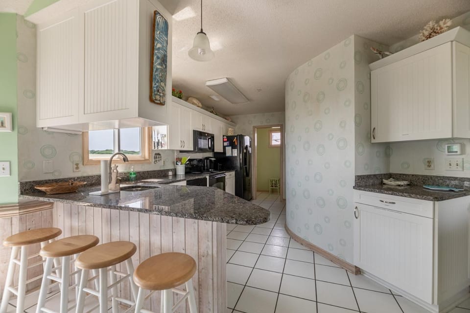 Summer Song - Duck, Gull's Flight, Ocean View, 100 Ft to Beach, Solar Heated Pool, Hot Tub, Cargo Lift House in Duck