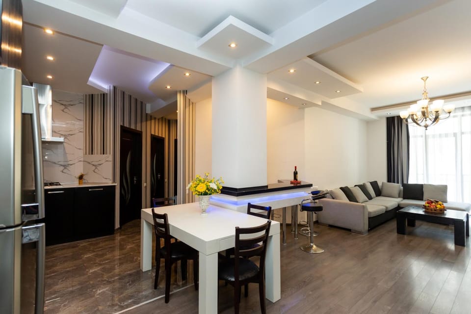 TV and multimedia, Kitchen or kitchenette, Living room, Photo of the whole room, Seating area, Dining area, minibar, oven