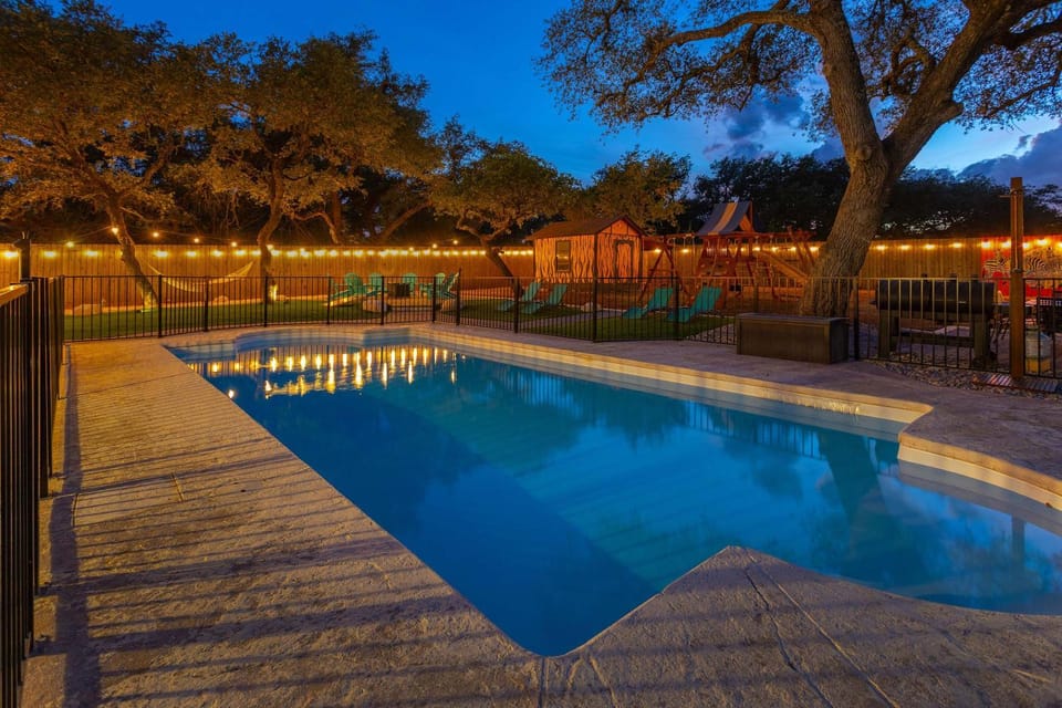 Jungle Haven Heated Pool Fun for 12 House in Johnson City