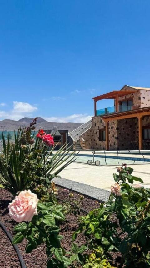 Villa Barbuja Guest House - Entire Villa House in Maxorata