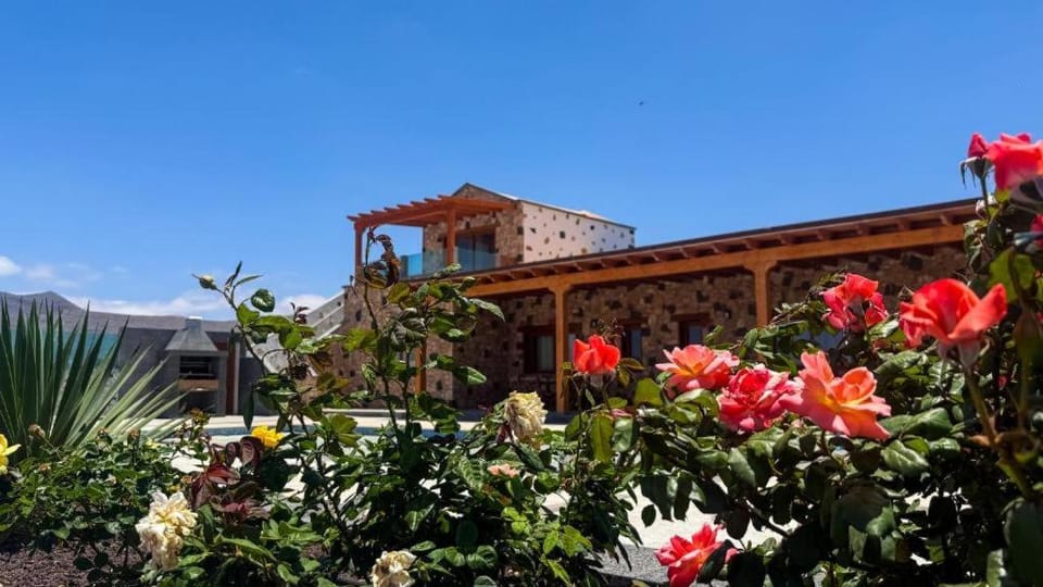 Villa Barbuja Guest House - Entire Villa House in Maxorata