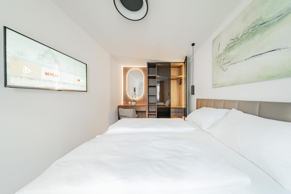 Bed, TV and multimedia, Bedroom, wardrobe