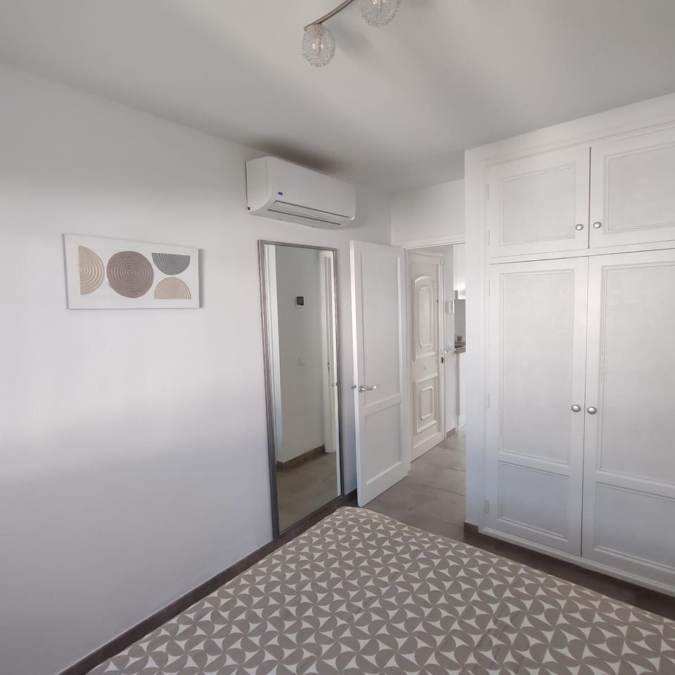 Bed, Bedroom, wardrobe, air conditioner